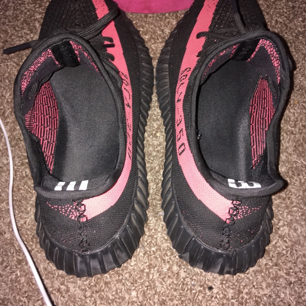 Yeezy 350 v2 red size 13 Kanye air Jordan retro
